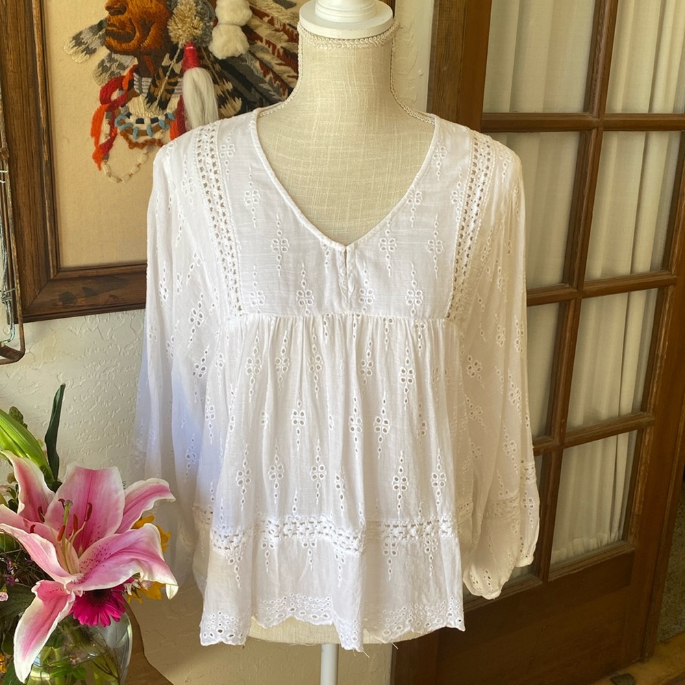 🎉 AMERICAN EAGLE EYELET PEASANT TOP‼️